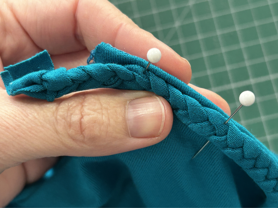 Cop na založeném průkrčníku (4)